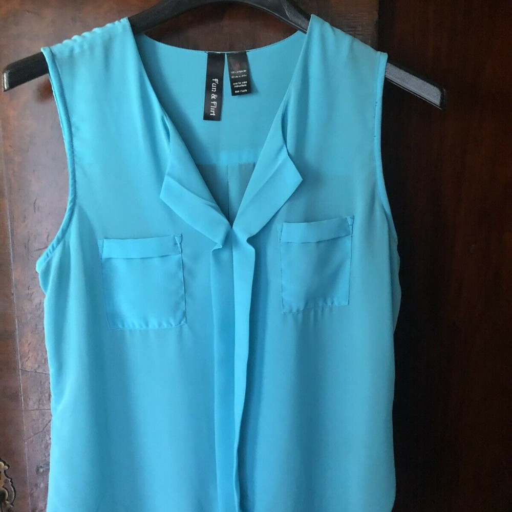 SOLD Fun & Flirt Blue Lightweight SleevelessTop Preowned